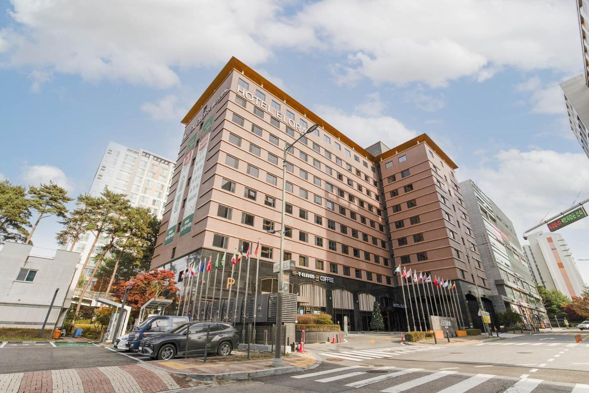 סוואן Hotel Elora מראה חיצוני תמונה