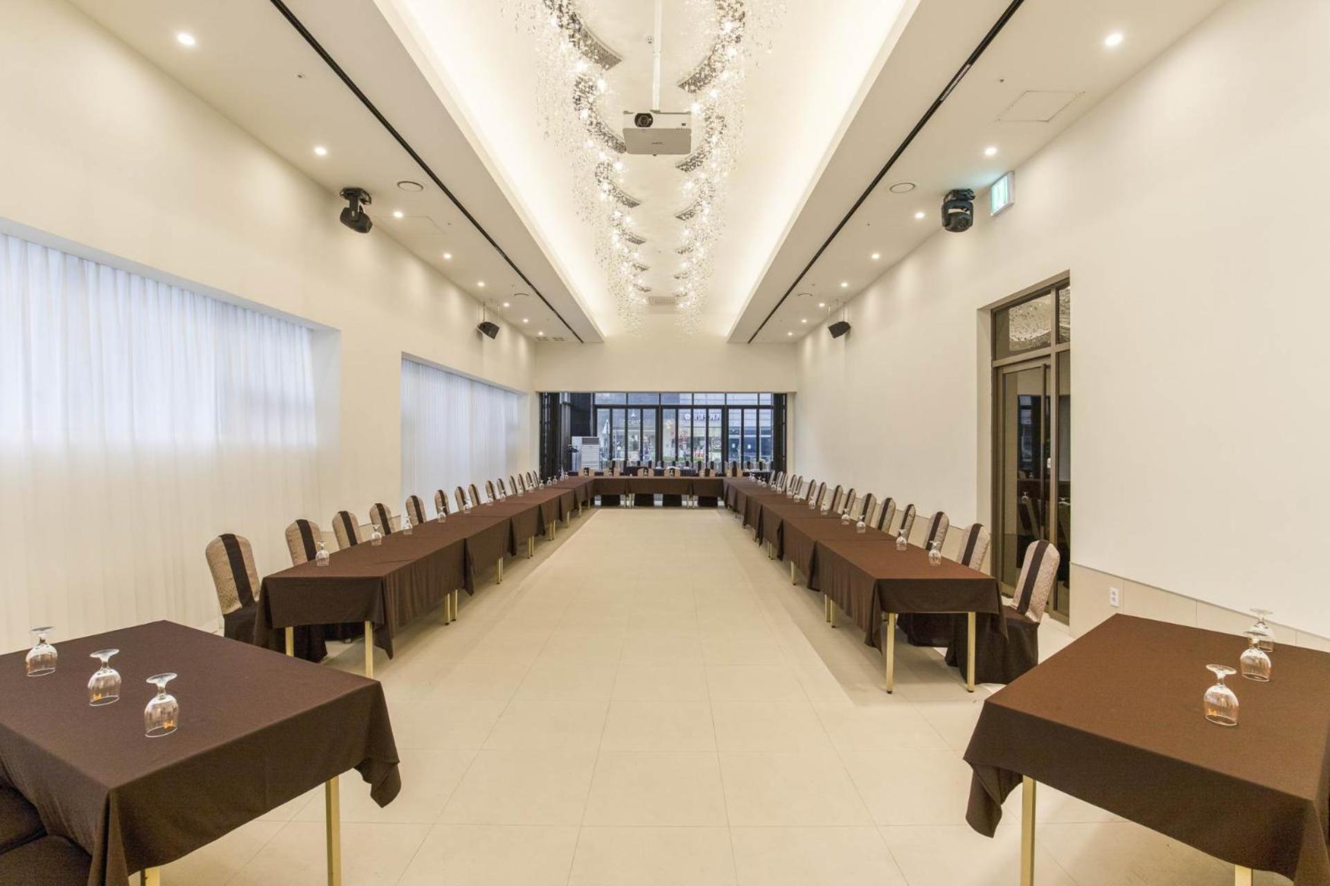 סוואן Hotel Elora מראה חיצוני תמונה