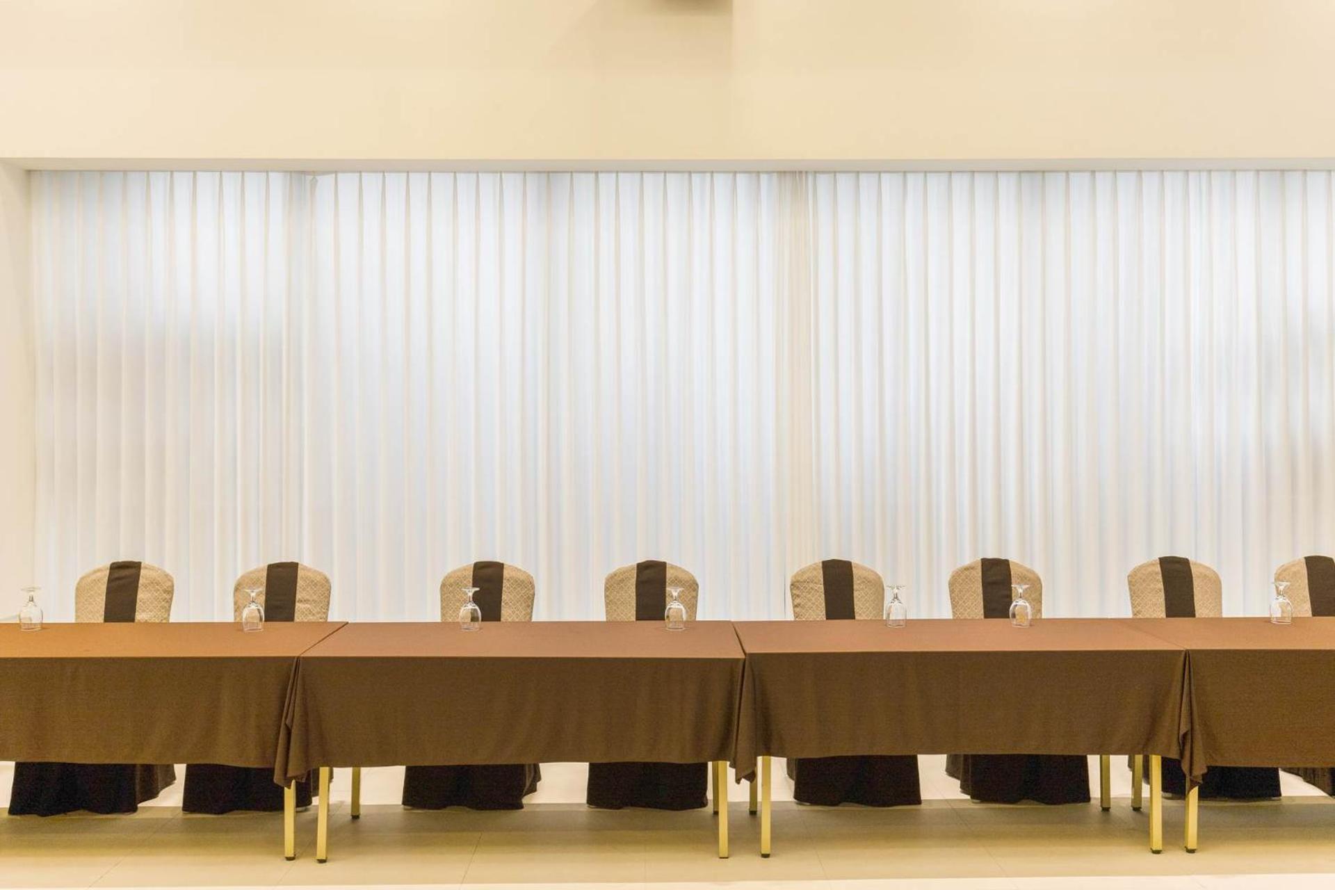סוואן Hotel Elora מראה חיצוני תמונה