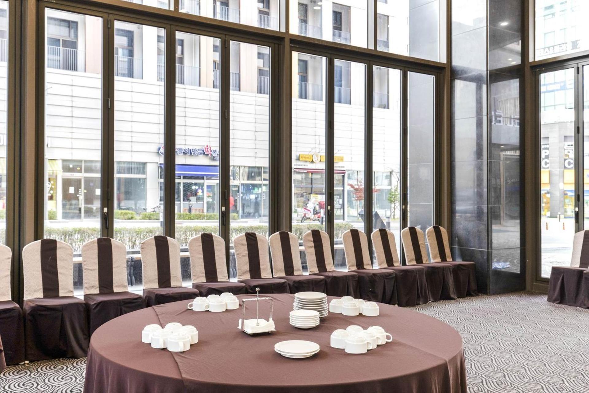 סוואן Hotel Elora מראה חיצוני תמונה